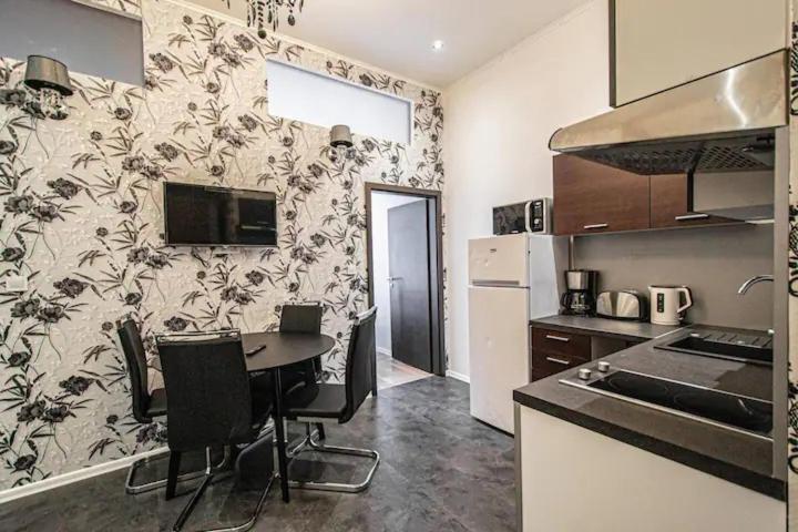 Cozy Homestay At Prague Main Station 외부 사진