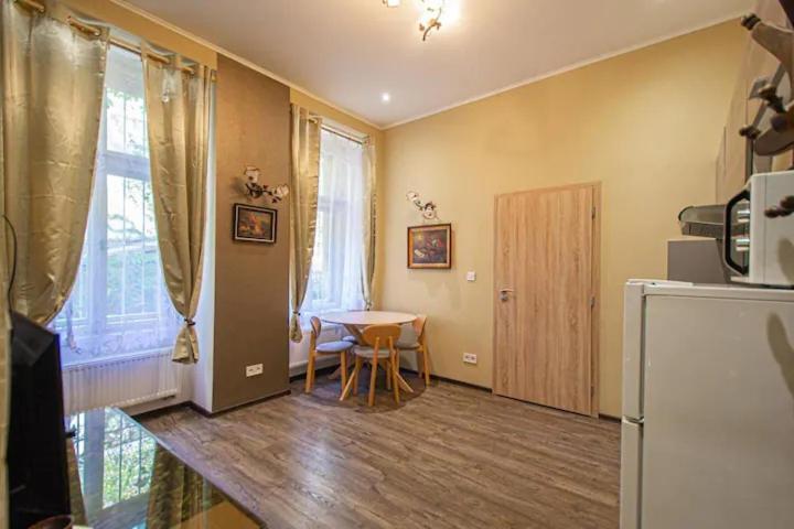 Cozy Homestay At Prague Main Station 외부 사진