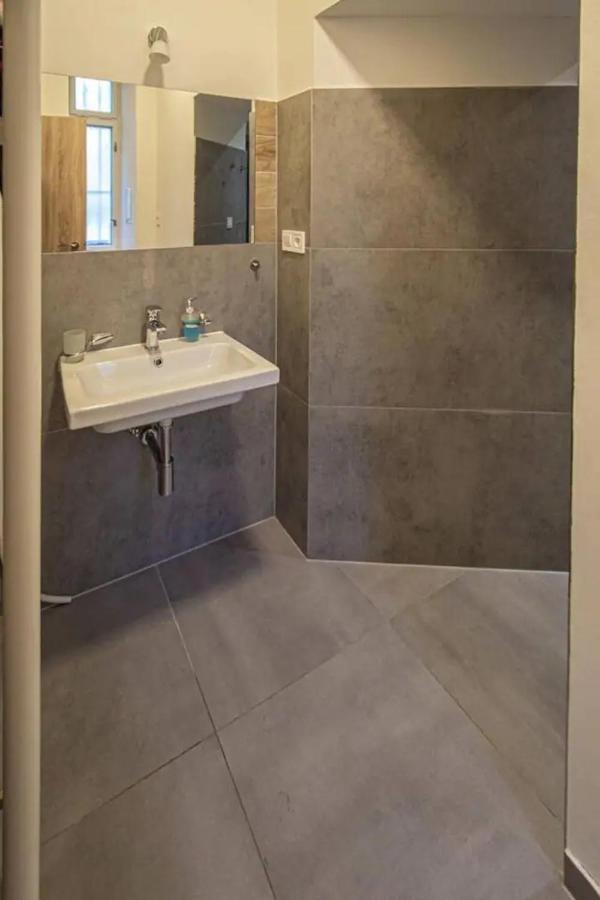 Cozy Homestay At Prague Main Station 외부 사진