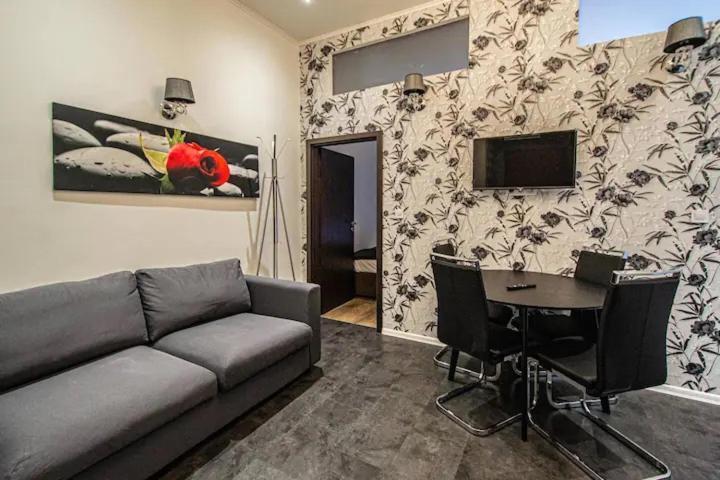 Cozy Homestay At Prague Main Station 외부 사진