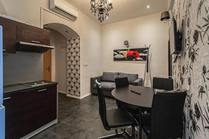 Cozy Homestay At Prague Main Station 외부 사진