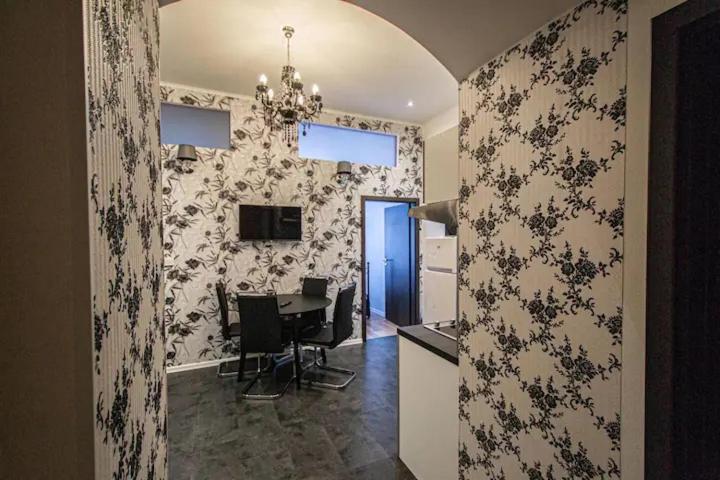 Cozy Homestay At Prague Main Station 외부 사진