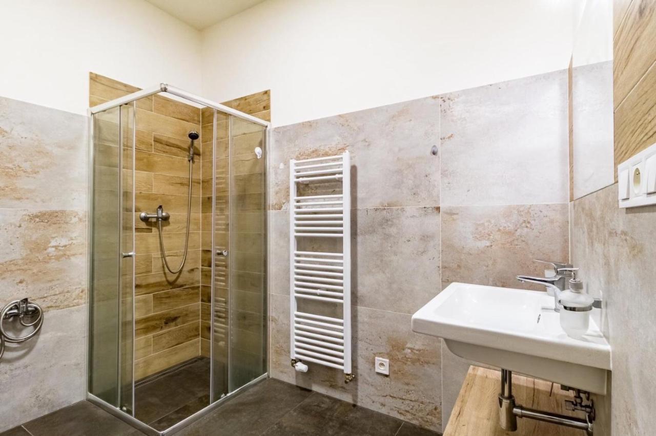 Cozy Homestay At Prague Main Station 외부 사진