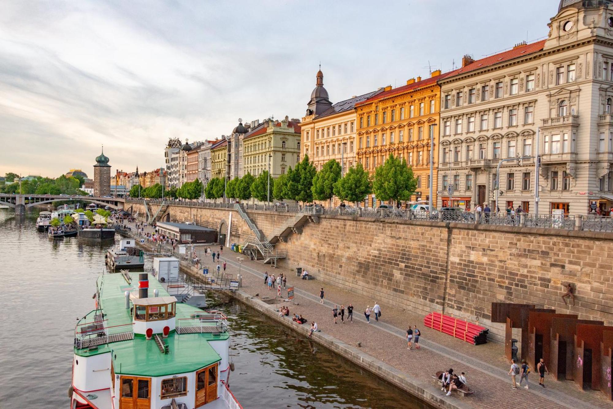 Cozy Homestay At Prague Main Station 외부 사진